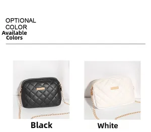 Détails des sacs à chaîne matelassés en noir et blanc avec plaque métallique dorée chic