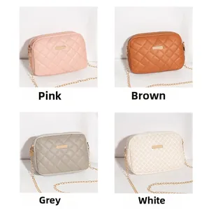 Comparaison de sacs bandoulière matelassés en rose, marron, gris et blanc à motifs