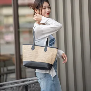 Sac fourre-tout tissé pour femme avec bordures et poignées en similicuir noir contrasté