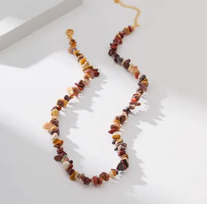Boheemse onregelmatige natuursteen kralenketting met verstelbare goudkleurige sluiting