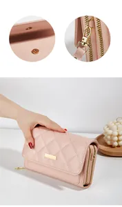 Dettagli del portafoglio rosa trapuntato con chiusura magnetica e cerniere in metallo oro