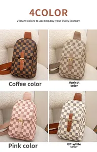 Sac banane à motif damier en quatre couleurs : café, abricot, rose et blanc crème