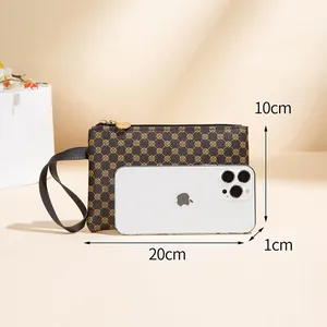 Pochette marrone a trama intrecciata con cinturino e zip in metallo, misura 20x10x1cm