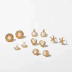 Élégant ensemble de six paires de boucles d'oreilles en perles baroques et métal doré