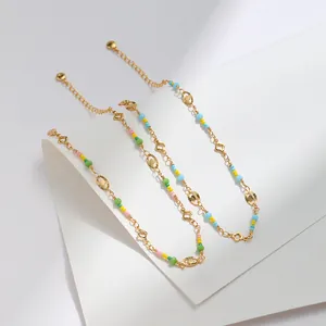 Set de tobilleras bohemias de latón chapado en oro de 18K con cuentas de colores