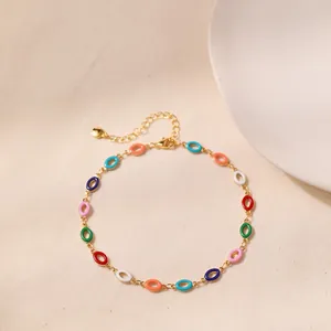 Farbenfrohes Emaille-Gliederarmband mit vergoldeter Metallkette und Karabinerverschluss