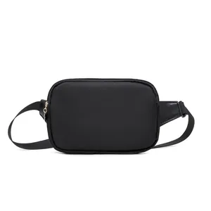 Minimalistische schwarze Crossbody-Brusttasche mit verstellbarem Gurt und goldenem Reißverschluss