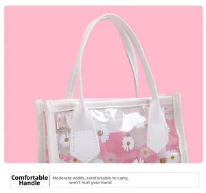 Detail des weißen PU-Griffs und Gänseblümchen-Drucks auf transparenter PVC-Tasche