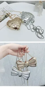 Mini borse chic in metallo a cuore e fiocco in oro e argento con catena a serpente