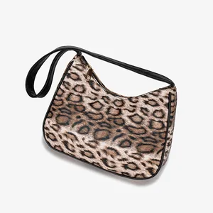 Sac bandoulière tendance imprimé léopard en forme de lune avec bandoulière noire
