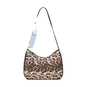 Sac hobo croissant tendance imprimé léopard avec fermeture dorée et bandoulière noire