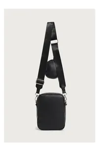 Borsa a tracolla trapuntata nera verticale con tracolla regolabile e piccolo borsellino
