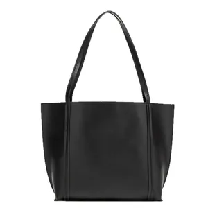Sac fourre-tout noir minimaliste avec de longues poignées et une forme de trapèze