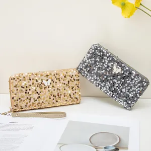 Portafogli con paillettes, motivi a farfalla e cinturini da polso nei colori oro e argento