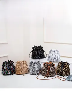 Détails des sacs seaux à paillettes en sept couleurs métalliques avec fermeture à cordon