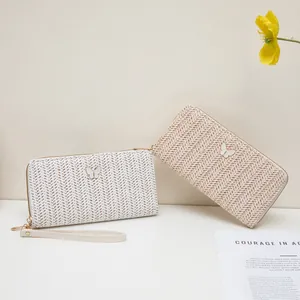Cartera larga de paja trenzada con adorno de mariposa y correa de muñeca para mujer