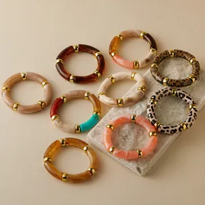 Details von böhmischen Acryl-Armbändern mit Marmor- und Schildpattmustern im 9er-Set