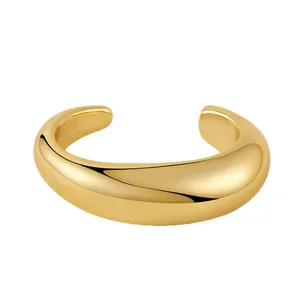Gepolijste dikke gouden boheemse open ring met een hoogglans metalen afwerking
