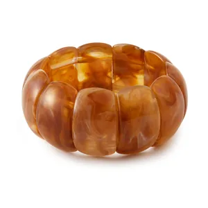 Bracciale a blocchi in resina ambrata con trama marmorizzata e cordino elastico da donna