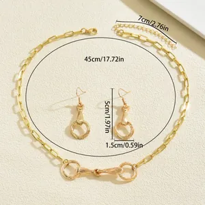 Juego de joyas de collar geométrico dorado y pendientes con diseño de anillos