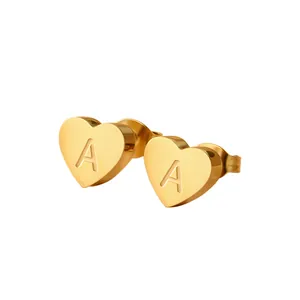 Goldener herzförmiger Edelstahl-Ohrstecker mit graviertem Buchstaben A für Damen