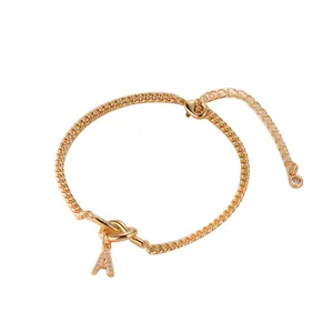 Vergulde Cubaanse schakelarmband met zirkonia letter A hanger en verstelbare sluiting