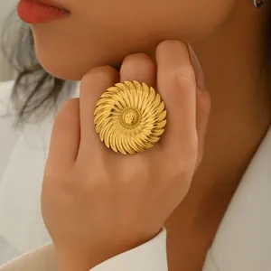 Artistic golden spiral heart flower ring with sunburst texture for women's jewelry