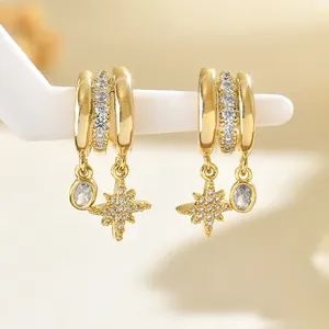 Élégantes boucles d'oreilles pendantes étoile en or avec zircons cubiques brillants