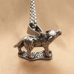 Collier avec pendentif tête de loup en acier inoxydable punk avec finition vintage sur soie