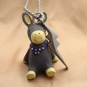 Collar colgante de rayo punk con dije de burro de dibujos animados gris y cadena box