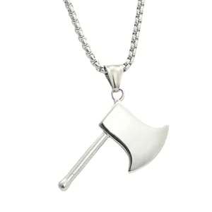 Pendentif hache en acier inoxydable de style punk avec finition argent poli et chaîne