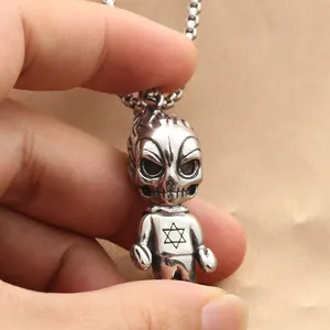 Colgante calavera de acero inoxidable estilo punk con símbolo de estrella de seis puntas