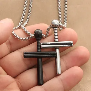 Collier avec pendentif croix en acier inoxydable punk et détails de batte de baseball