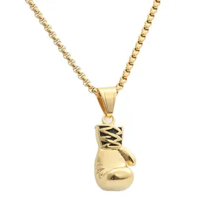 Goldene Boxhandschuh-Halskette mit realistischen Details und glänzender Metallkette