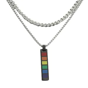 Collar punk de doble capa en acero de titanio con cadena cubana y colgante arcoíris