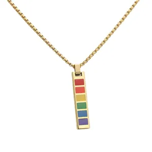 Colgante rectangular arcoíris de acero de titanio con cadena box dorada para hombres y mujeres