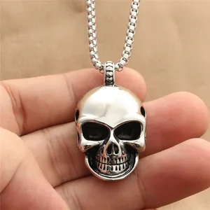 Pendentif tête de mort en acier titane poli avec chaîne boîte style vintage pour homme