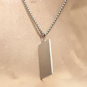 Collana con ciondolo rettangolare in acciaio inossidabile punk con finitura opaca spazzolata