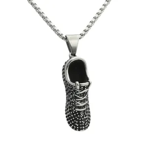 Punk stijl roestvrijstalen sneaker hanger ketting met zwarte en zilveren textuur