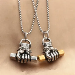 Collana con Ciondolo a Forma di Manubrio in Acciaio al Titanio Punk per Uomo Gioielli con Pugno Muscoloso Fitness Collana per Appassionati di Palestra Heavy Metal Gothic