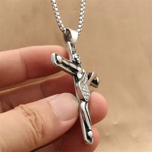 Collier pendentif guitare croix en acier punk avec cristaux et chaîne à mailles