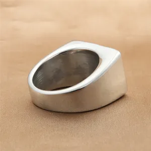 Polierter silberner Titanstahlring mit breitem Band und flacher Oberseite für Damen und Herren