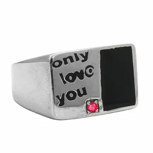 Vintage-Ring aus Edelstahl mit schwarzem Emaille, rotem Zirkon und Only Love You Gravur
