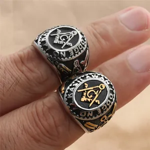 Bague maçonnique pour homme en argent avec équerre et compas dorés sur plateau