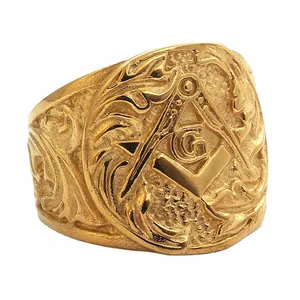 Bague maçonnique dorée avec équerre, compas et symbole G en style rétro punk