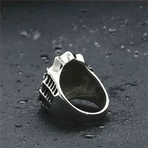 Anillo de araña para hombre de acero inoxidable estilo punk con textura de hueso tallada