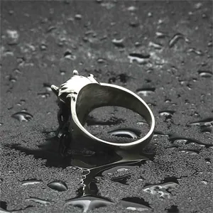 Bague dragon en acier inoxydable de style rétro punk avec une sculpture de tête animale
