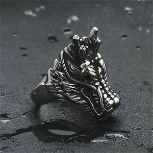 Anello drago vintage in acciaio inossidabile da uomo con dettagli di squame e stile punk rock
