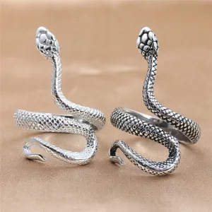 Bague Serpent en Acier Titane Vintage Punk pour Hommes Femmes Gothique Texture d'Écailles Réaliste Bijoux Animal