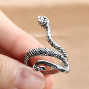 Bague serpent vintage punk argentée avec texture d'écailles et anneau ajustable ouvert